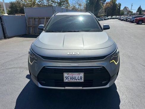 Used 2023 Kia Niro EX Touring FWD image 5