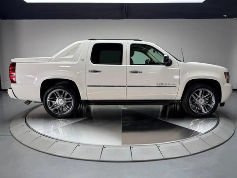 Used 2012 Chevrolet Avalanche LTZ RWD image 6