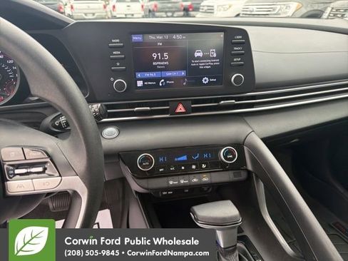 Used 2022 Hyundai Elantra SEL image 19