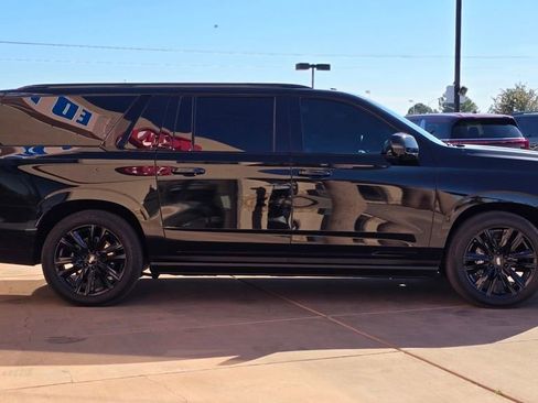 Used 2023 Cadillac Escalade ESV Sport Platinum AWD/4WD image 10
