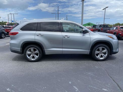 Used 2017 Toyota Highlander Limited FWD image 8