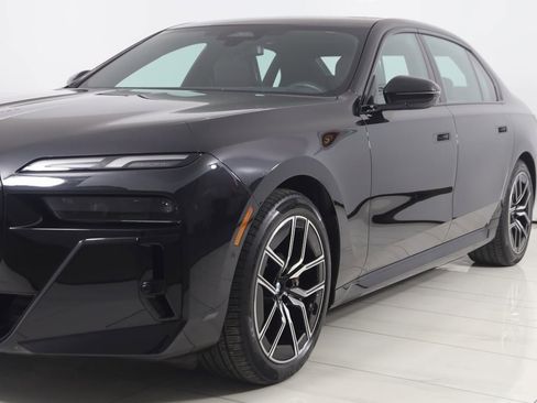 Used 2023 BMW 740i w/ Parking Assistance Package image 77