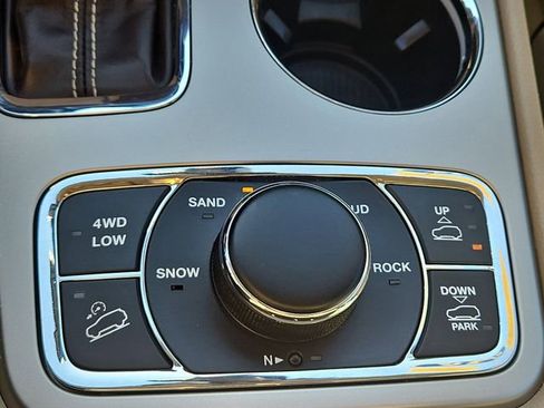 Used 2016 Jeep Grand Cherokee Overland image 33