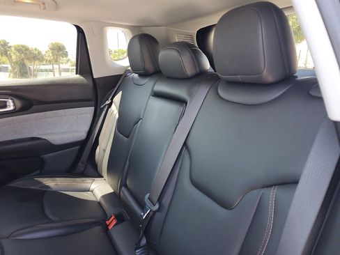 Used 2022 Jeep Compass Latitude image 12