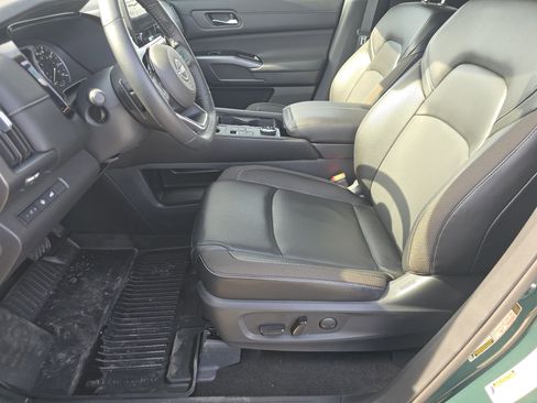 Used 2023 Nissan Pathfinder SL w/ Black Appearance Package image 19