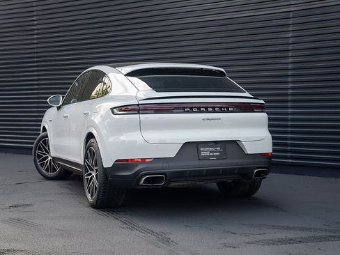 Certified 2026 Porsche Cayenne E-Hybrid Coupe AWD/4WD image 3