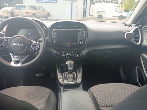 Used 2024 Kia Soul LX w/ Option Group 015 FWD image 19