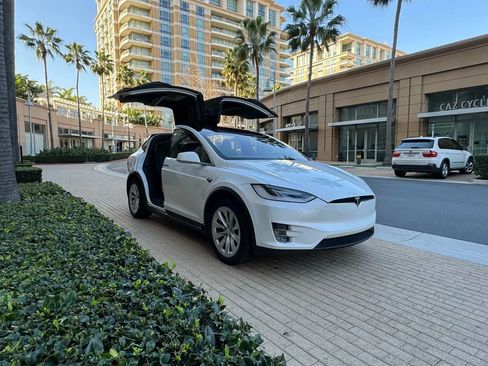 Used 2017 Tesla Model X 75D AWD/4WD image 2