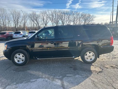 Used 2014 Chevrolet Suburban LT image 6