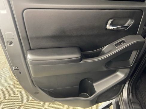 Used 2025 Nissan Frontier SL image 2