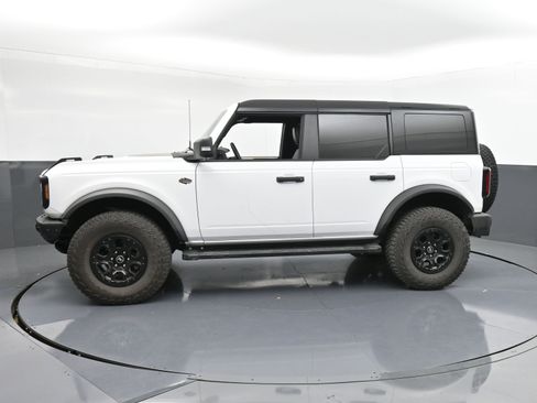 Used 2024 Ford Bronco Wildtrak image 5