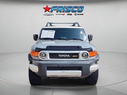 Used 2014 Toyota FJ Cruiser 4WD w/ Convenience Package image 2