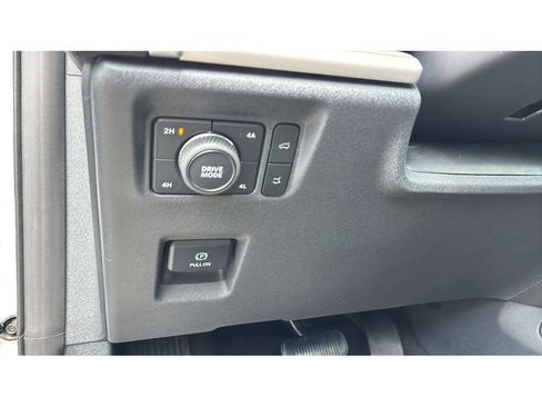 Used 2025 Ford Expedition Active AWD/4WD image 23