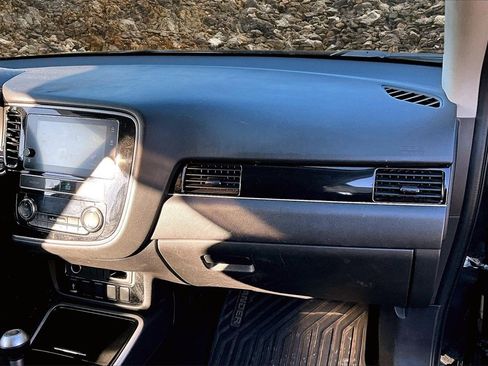 Used 2019 Mitsubishi Outlander SE image 14