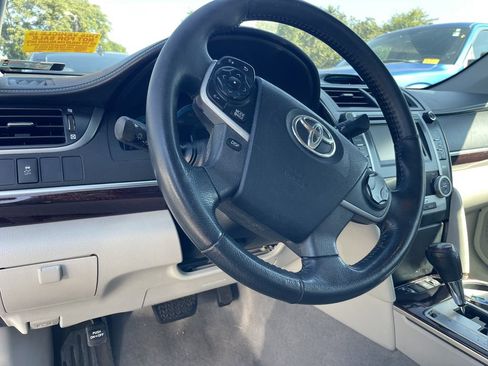 Used 2012 Toyota Camry XLE w/ Leather Pkg FWD image 8