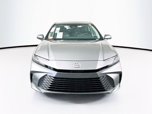 Used 2025 Toyota Camry XLE image 8