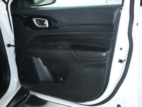 Used 2025 Jeep Compass Trailhawk AWD/4WD image 34