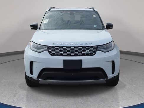 Used 2025 Land Rover Discovery S image 2