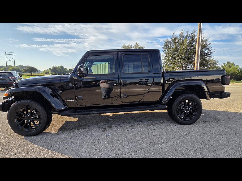 Used 2022 Jeep Gladiator Overland AWD/4WD image 7