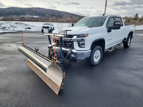 Used 2022 Chevrolet Silverado 2500 LT w/ Convenience Package image 4