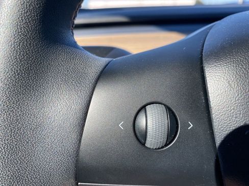 Used 2020 Tesla Model Y Long Range image 24