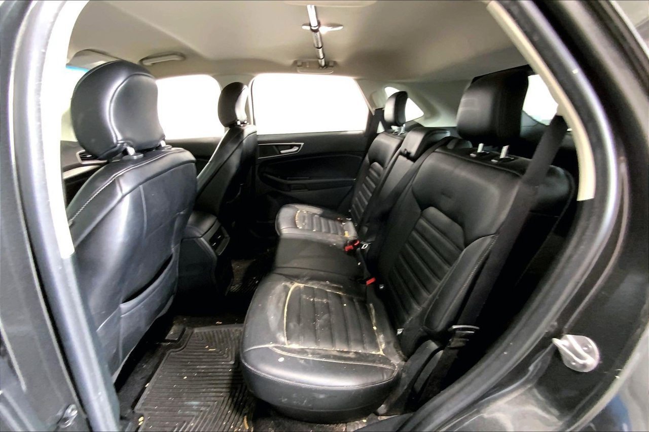 Used 2019 Ford Edge SEL w/ Equipment Group 201A FWD image 24
