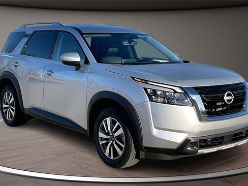 Certified 2025 Nissan Pathfinder SL image 10