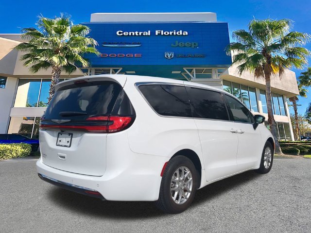 Certified 2026 Chrysler Pacifica Select FWD image 5