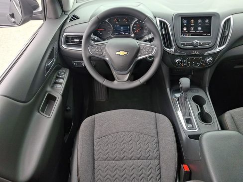Used 2024 Chevrolet Equinox LT FWD image 11