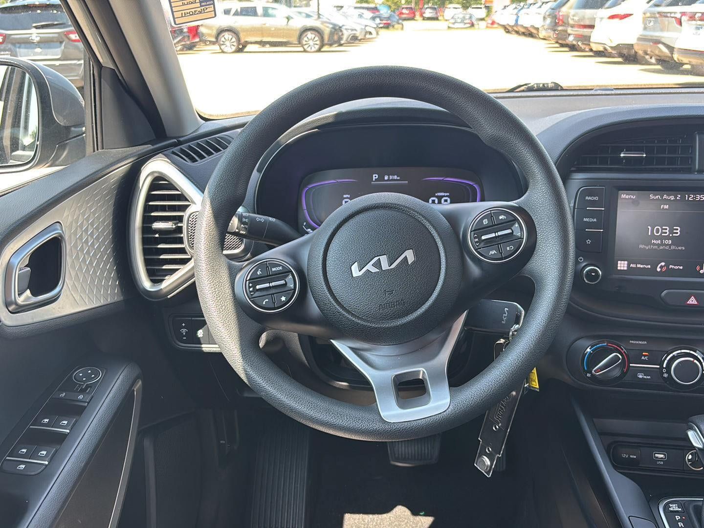 Used 2025 Kia Soul LX w/ LX Technology Package FWD image 8