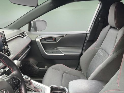 Used 2021 Toyota RAV4 SE w/ Weather & Moonroof Package image 10