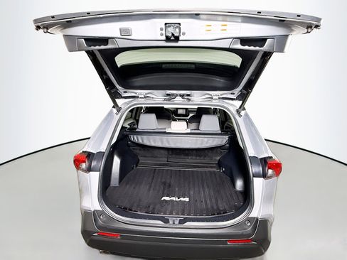 Used 2021 Toyota RAV4 XLE w/ Convenience Package image 24