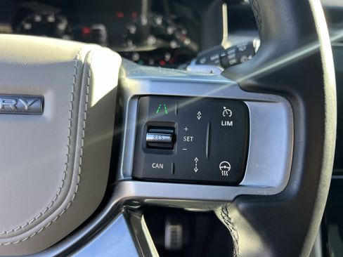 Certified 2024 Land Rover Discovery Metropolitan Edition image 24