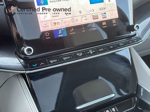 Used 2023 Jeep Wagoneer L 4WD w/ Premium Group I image 23