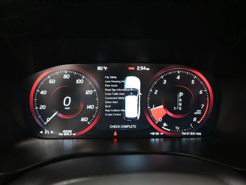 Used 2021 Volvo XC60 T5 Momentum w/ Premium Package image 12