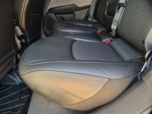 Used 2025 Jeep Compass Latitude AWD/4WD image 18