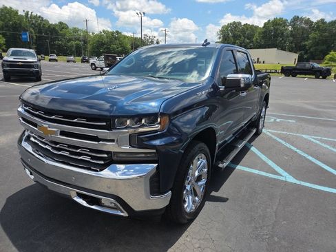 Used 2019 Chevrolet Silverado 1500 LTZ w/ LTZ Plus Package AWD/4WD image 3