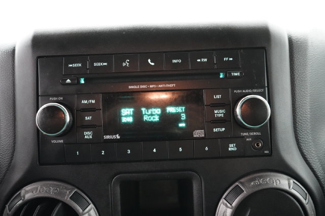 Used 2018 Jeep Wrangler Sport w/ Connectivity Group AWD/4WD image 23