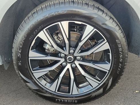 Certified 2025 Volvo XC60 B5 Plus image 13