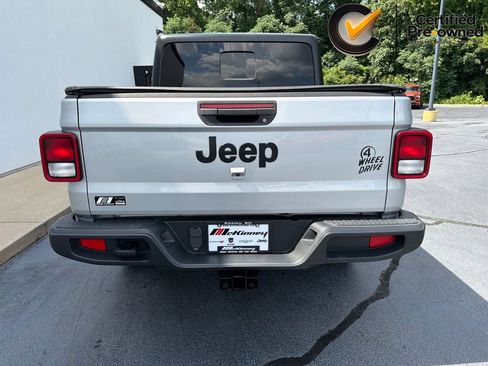 Certified 2023 Jeep Gladiator Sport AWD/4WD image 13