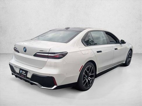 Used 2025 BMW i7 xDrive60 image 5