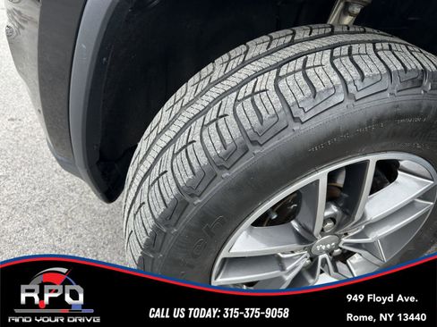 Used 2017 Jeep Grand Cherokee Limited image 11