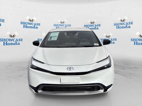 Used 2024 Toyota Prius XLE FWD image 6