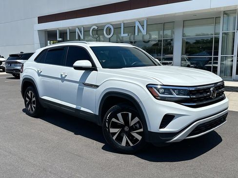 Used 2022 Volkswagen Atlas Cross Sport SE AWD/4WD image 2