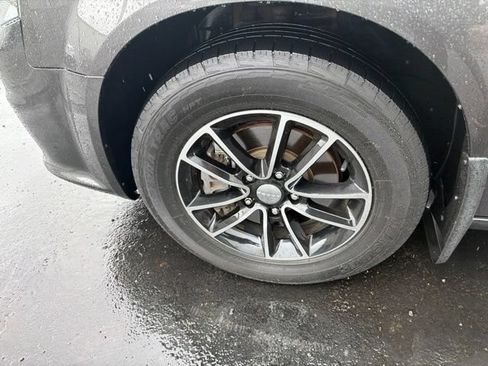 Used 2019 Dodge Grand Caravan SXT w/ Driver Convenience Group FWD image 17