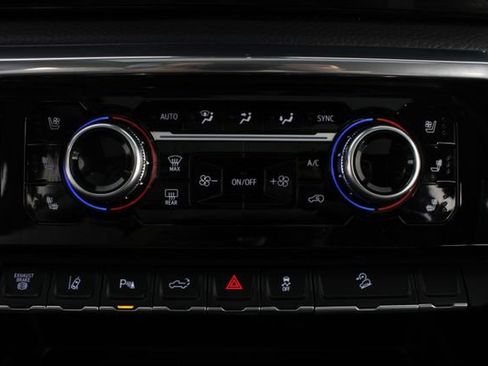 Used 2025 GMC Sierra 3500 Denali w/ Denali Reserve Package image 8