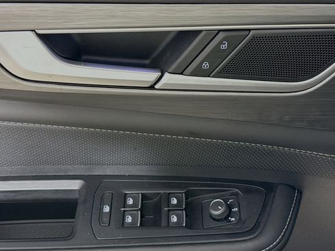 Used 2024 Volkswagen Atlas Cross Sport SE image 19