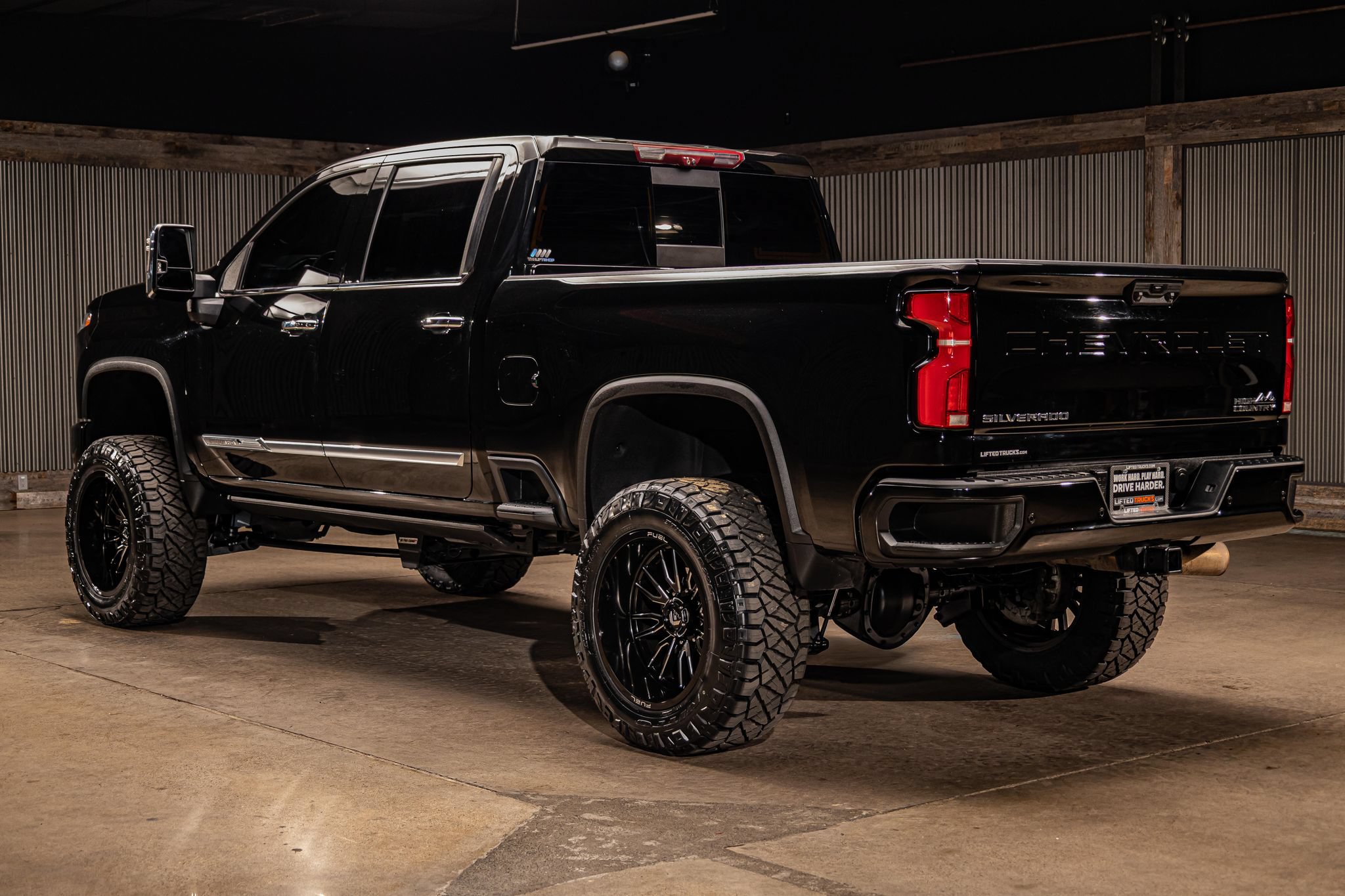 Used 2024 Chevrolet Silverado 2500 High Country w/ Technology Package AWD/4WD image 6