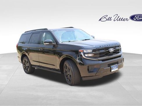 New 2027 Ford Expedition Platinum RWD image 2