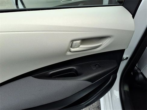 Used 2025 Toyota Corolla LE image 6